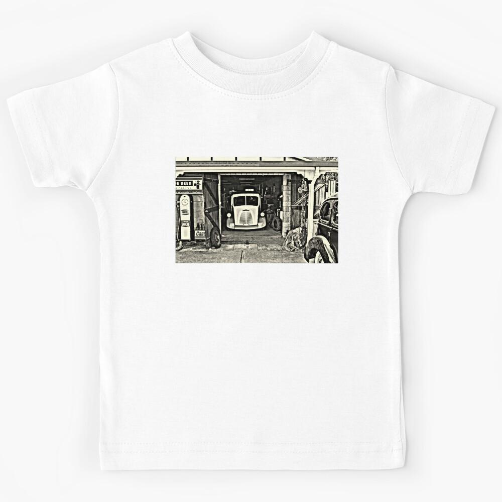 THE SHED, VINTAGE CAR ART Kids T-Shirt 130