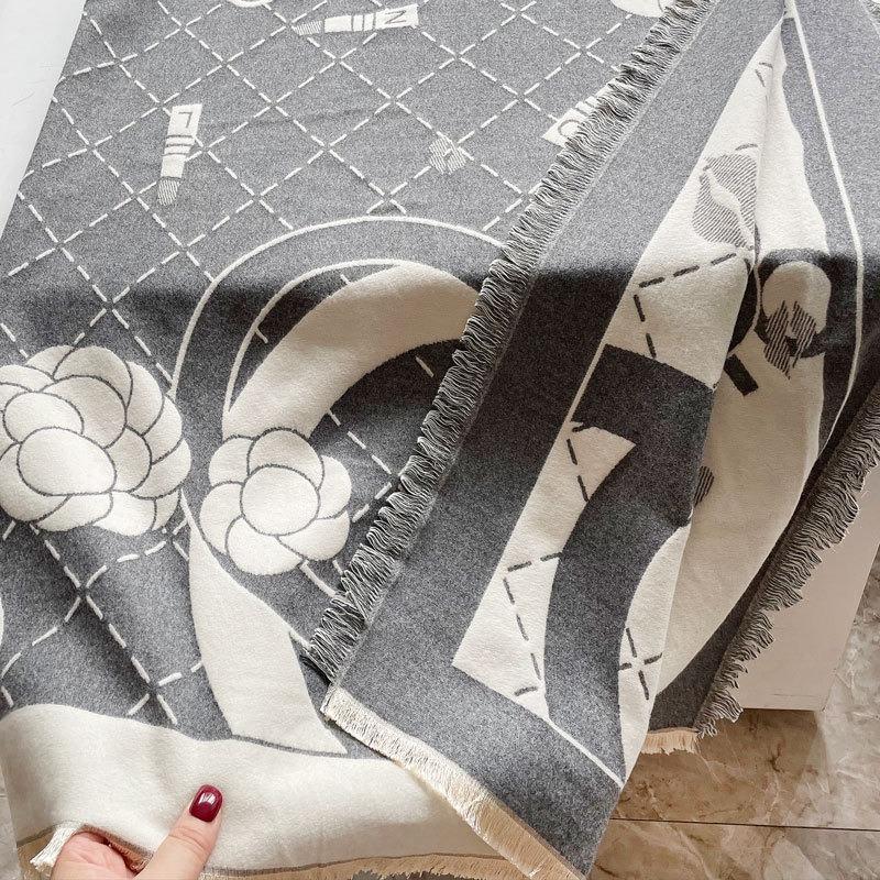 Fashion New Rhombus Grid Jacquard Square Scarf Women's Light Luxury High-end Imitation Cashmere Shawl Autumn and Winter Versatile Warm Scarf