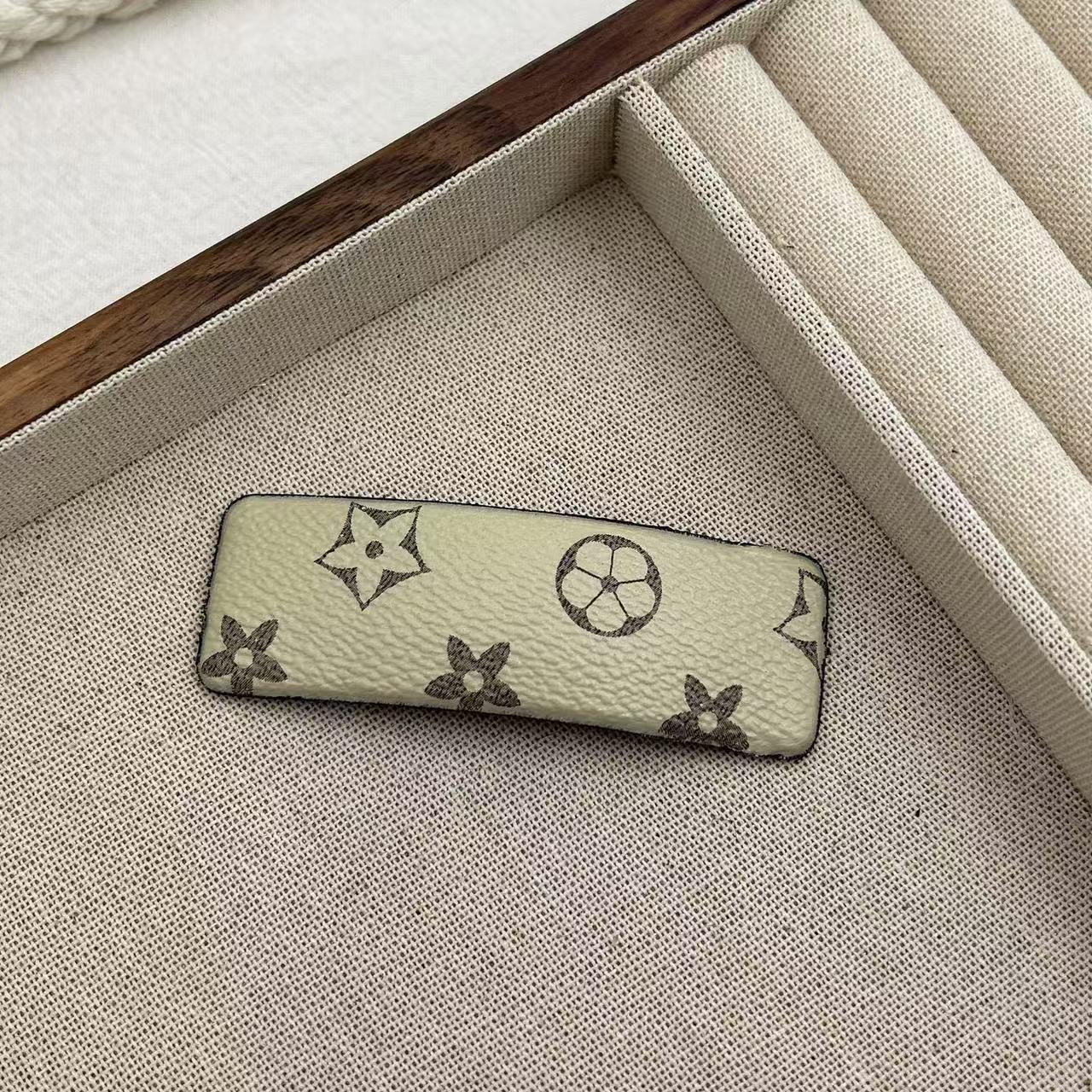 Роскошная винтажная заколка для волос из кожи с цветочным узором: Корейская заколка с ретро-принтом для женщин