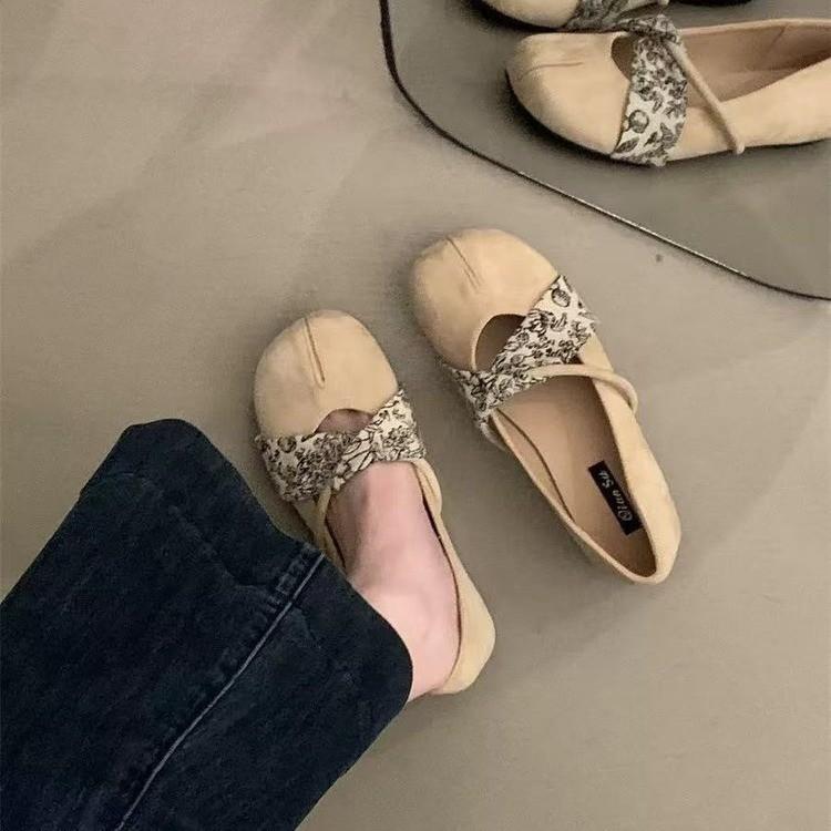 French niche design retro flat-bottomed ballet dance shoes soft-soled flat-heeled shallow mouth one-word belt single shoes square head