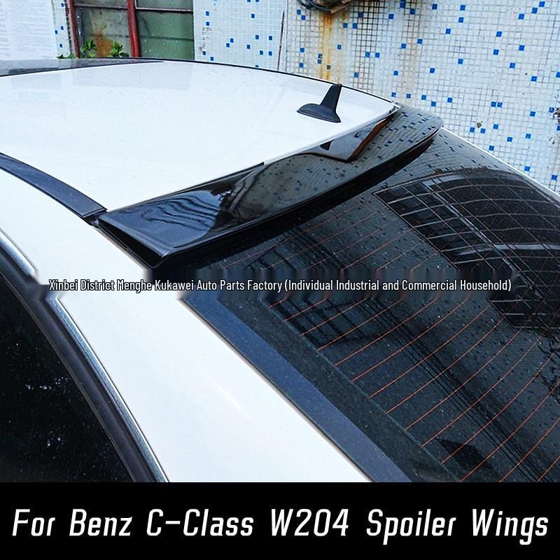 Nicht-invasive Montage eines Dachspoilers für die Mercedes-Benz C-Klasse Limousine W204 (2007-2013)