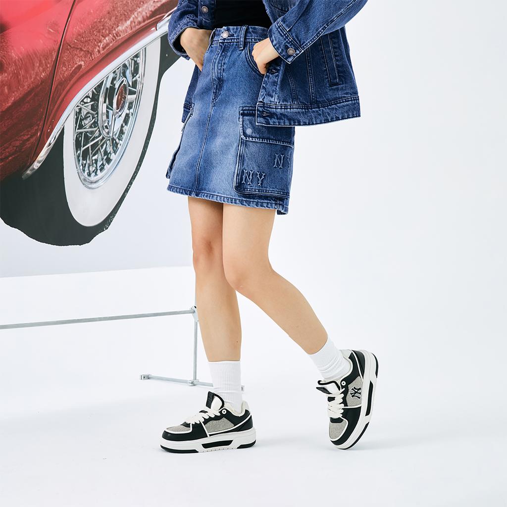 New MLB MONOGRAM Collection New York Yankees 24FW Denim Short Skirts Women's Indigo 3FDSM0444-50INS