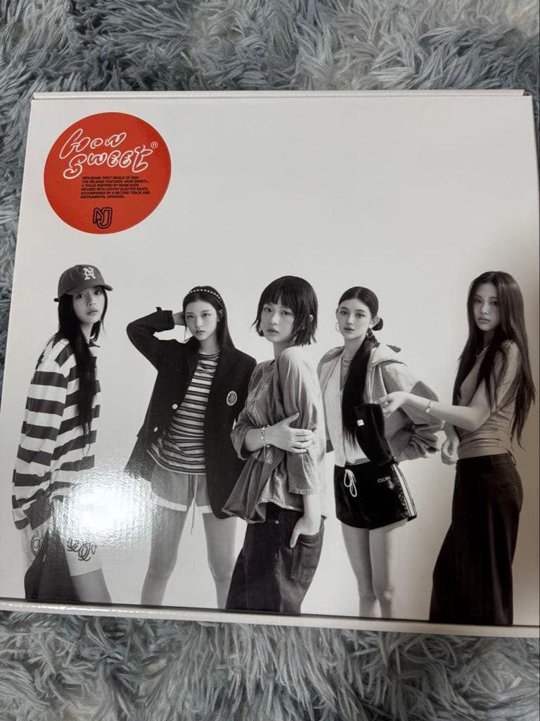 [USED] NewJeans HowSweet Album NewJeans Ver