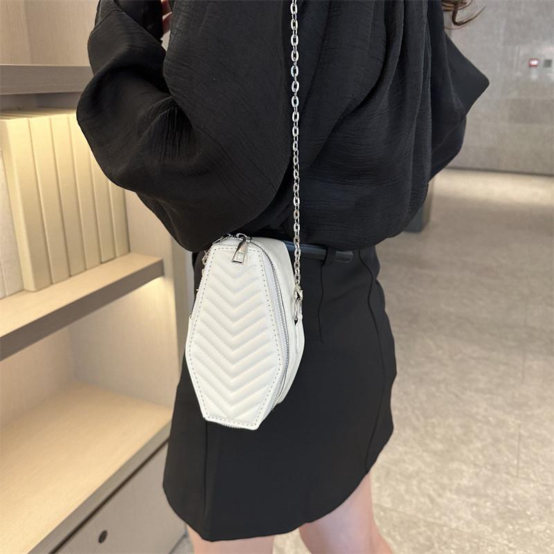 Schicke mittelgroße PU-Umhängetasche mit eleganter Kette für den täglichen Gebrauch