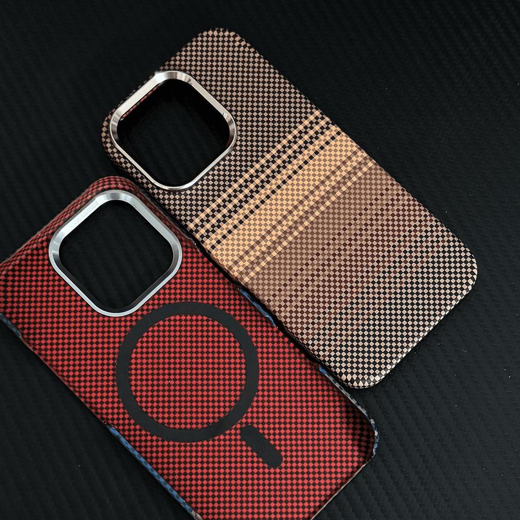 iPhone 17 Pro Max Kevlar Magnetic Case: Ultra-thin, Bare Metal Feel, Semi-Wrapped.