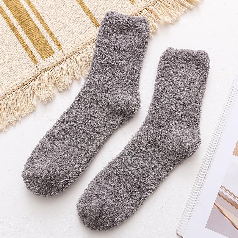 Superwarme Herren-Wadenlange Korallenfleece-Bodensocken für Herbst und Winter.