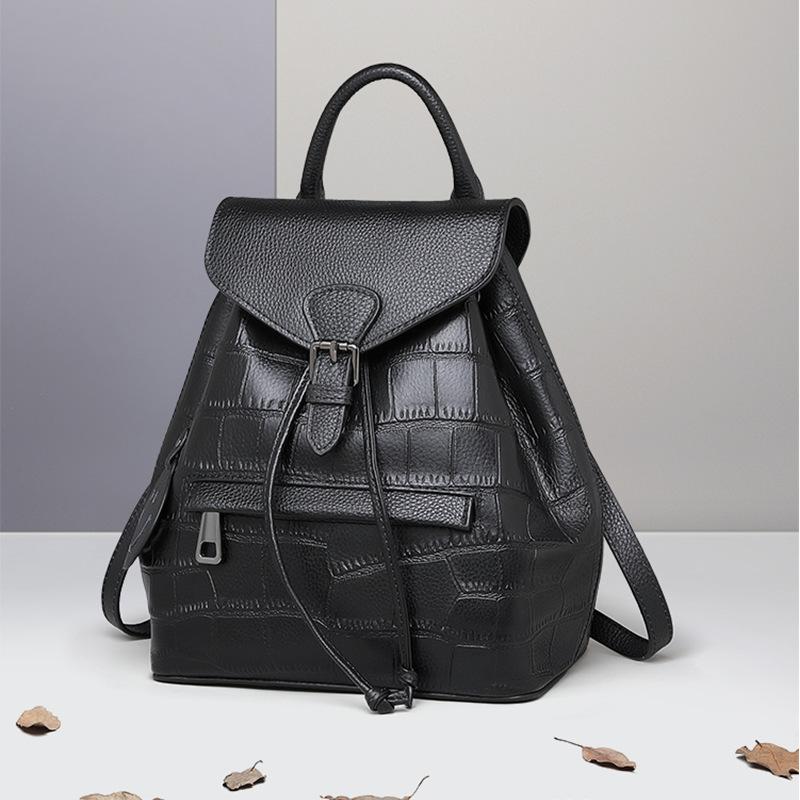 Women s Genuine Leather Backpack - Crocodile Embossed Drawstring Flap Bag чёрный