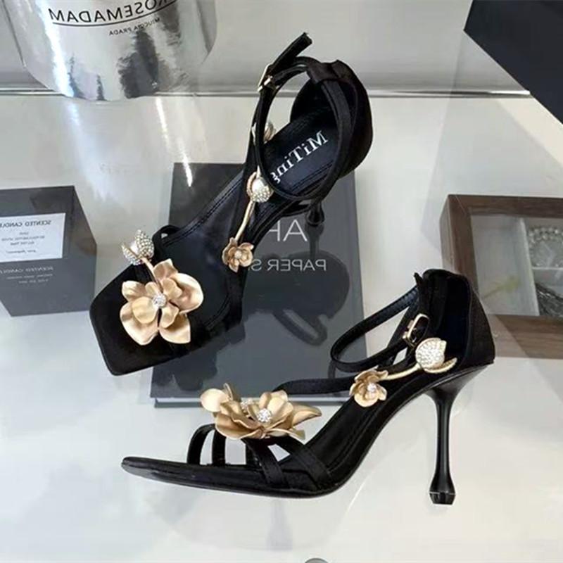 Fashion Luxury Gold Flower Decoration Ankle-Wrap Heeled Sandals Women Summer Sexy Square Toe High Heels Elegant Banquet Wedding Shoes