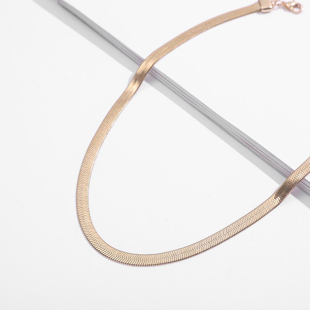 

Classic Clavicle Blade Snake Chain Necklace for Women Fashion Gold Color Twist Flat Chokers Necklace Zircon