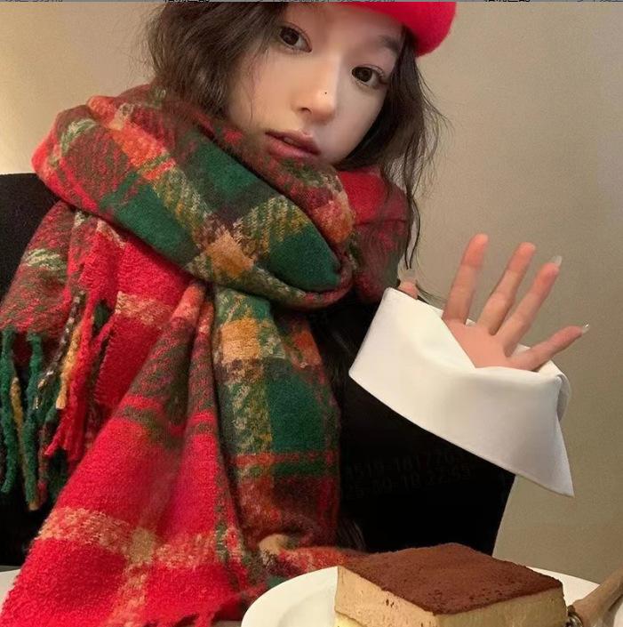 Plaid scarf female Korean atmosphere warm new dry powder autumn and winter Korean version soft fringed shawl