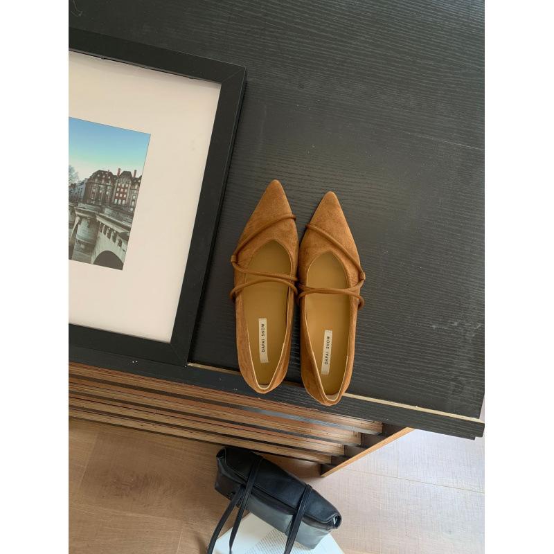 Hong Kong French retro Mary Jane shoes women's autumn 2025 new shallow mouth niche suede inner height-increasing pointed single shoes