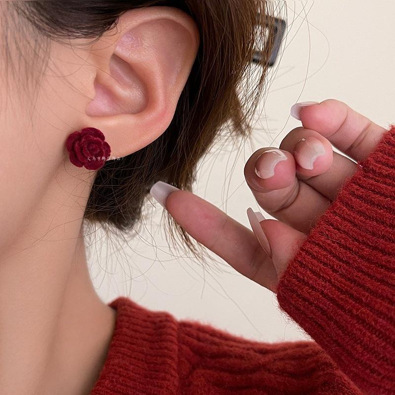2025 New Year Red Velvet Pearl Earrings: Retro Hong Kong Style Whitening Studs for Women