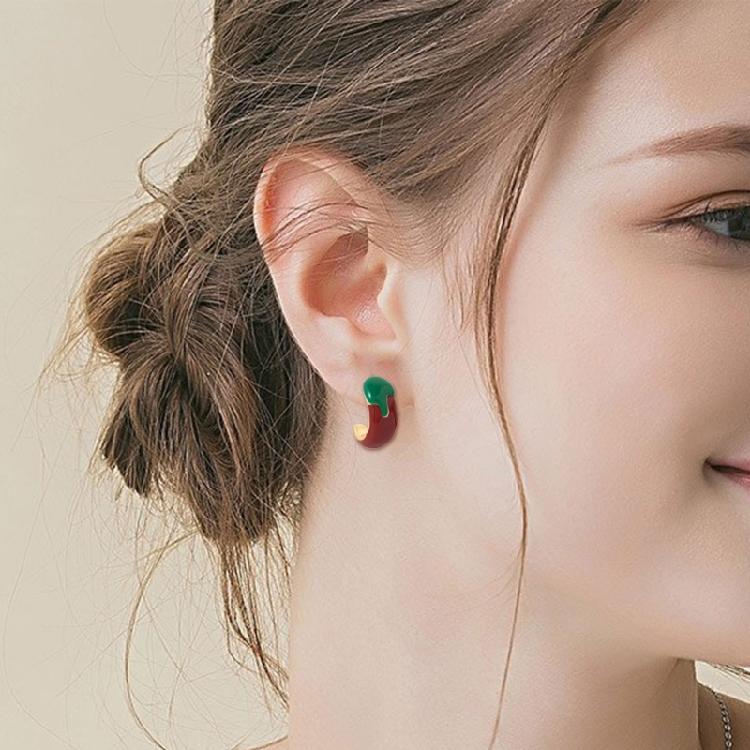 Eye Catching Chili Design Earrings Smooth Polish Finish Jewelry Piece Suitable For Sensitive Skin