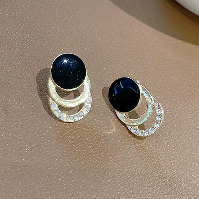 

Black Enamel Out Round Earrings for Women Hollow Out Geometric Crystal Stud Earrings Wedding Party Elegant Circle Charms Zircon