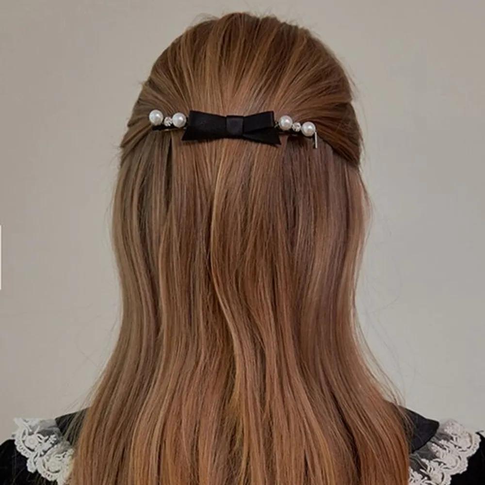 Anna Ribbon Pearl Automatic Pin JC003AC black