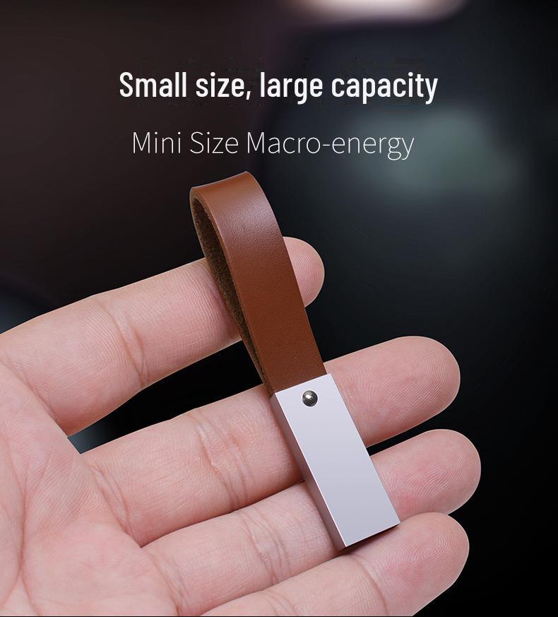 Unitate flash USB auto de mare viteză - Design gravat, 32 GB cu calitate a sunetului fără pierderi, disponibilă în variantele de 8 GB, 16 GB și 64 GB