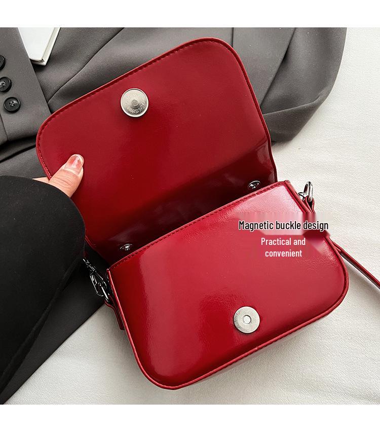 2025 Women's Chic Crossbody Handbag: Compact, Luxurious & Stylish