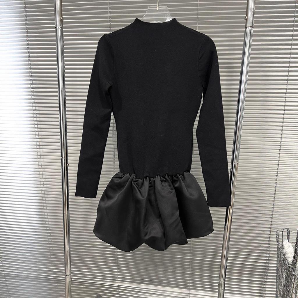 2025 A/W Spicy Girl Black Waist-Cinching Slim-Fit Long Sleeve Dress with High-End Short Puffy Skirt.