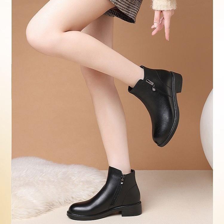 Kleine Lederstiefel Damen 2025 neue Damenschuhe Herbst und Winter Koreanische Version Stiefel niedriger Absatz Blockabsatz runde Spitze Stiefel trendig und bequem