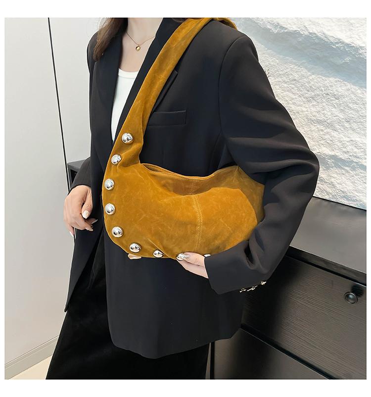 

Winter Scrub Leather Tote Bag For Women s Commuter Punk Rock Style Travel Handbag Vintage Ladies Brown Riveted Shoulder Bag