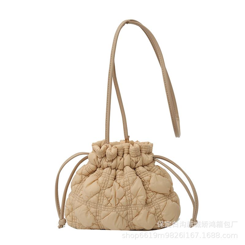 Einfache Rhombus-Kordelzug-Bündel, gefaltete Beuteltasche, Damen-Nylon-Wolke, Umhängetasche mit einer Schulter, leichte Knödeltasche