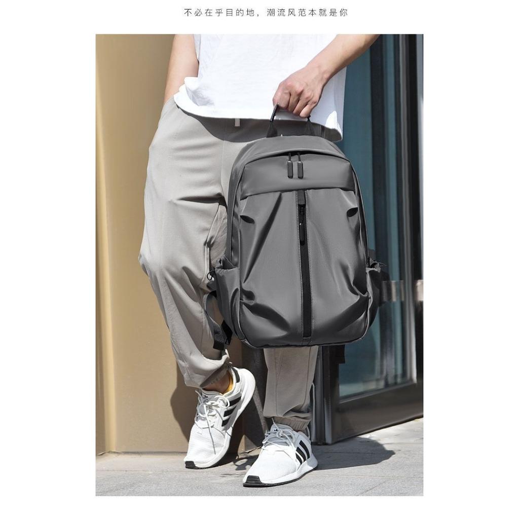 Moteabel herre-ryggsekk i ensfarget - Lett og slitesterk, egnet for sport, reise og pendling, med et laptoprom