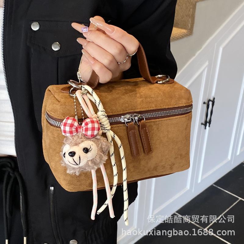 This Year's Popular Bag Women's Autumn and Winter 2025 New Matte Retro Messenger Bag Korean Version Portable Bucket Bag