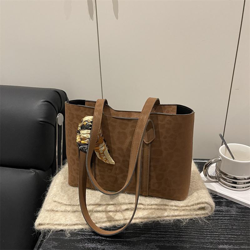 Herbst und Winter neue Retro Pendler zur Arbeit vielseitige Umhängetasche Gefühl Tragetasche vielseitige Senior Gefühl Umhängetasche Frauen
