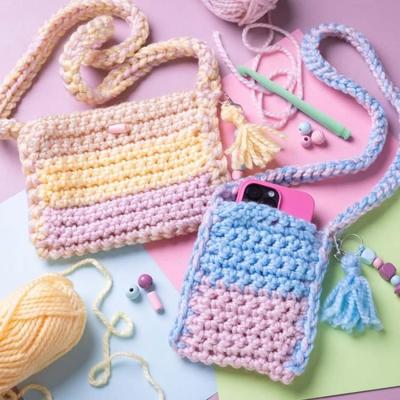 DIY háčkovaná iniciační sada - taška a pouzdro na telefon - 2 ks