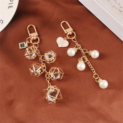 Creative Alloy Keychain Retro Imitation Pearl Crystal Keyring Fashion Bag Metal Accessories Car Key Holder Jewelry Couple Gifts