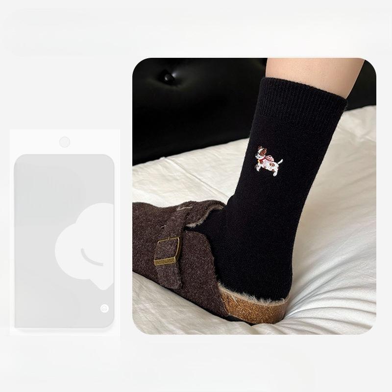 Damen Herbst und Winter Niedliche Cartoon Bestickte Dackel Hund Mittelhohe Plüschsocken
