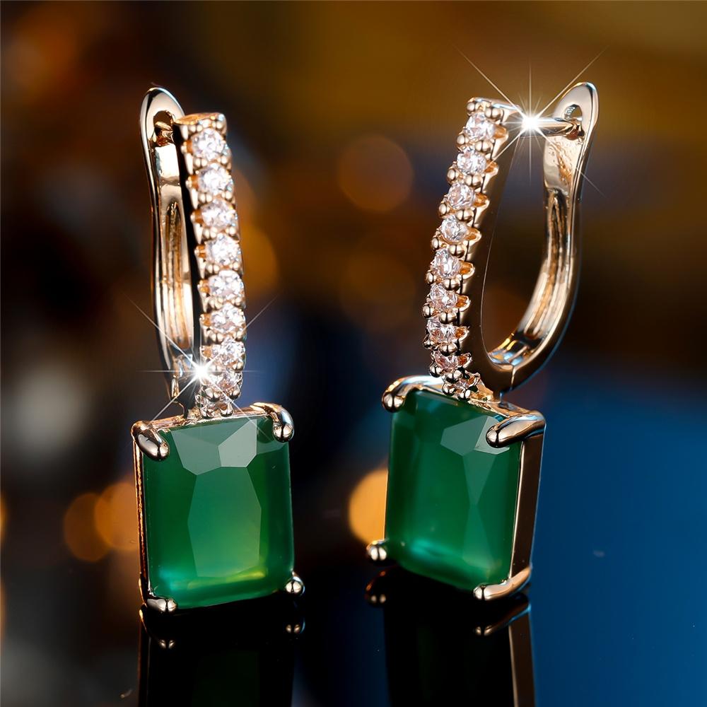 Süße weibliche weiß-grüne Zirkonstein-Creolen Luxuriöser goldfarbener Hochzeitsschmuck für Frauen