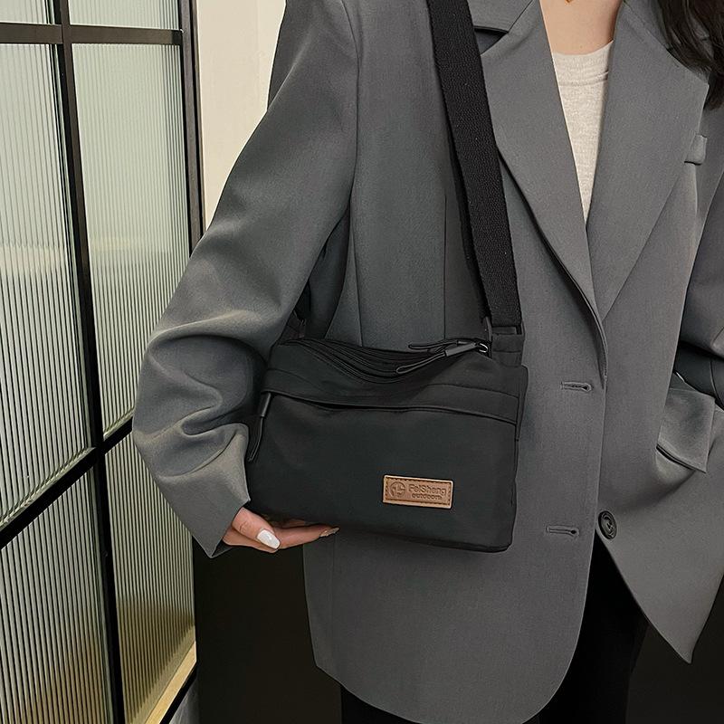 Men's and Women's Bags Fashion Shoulder Bag Multi-compartment Messenger Bag Nylon Waterproof Leisure Bag