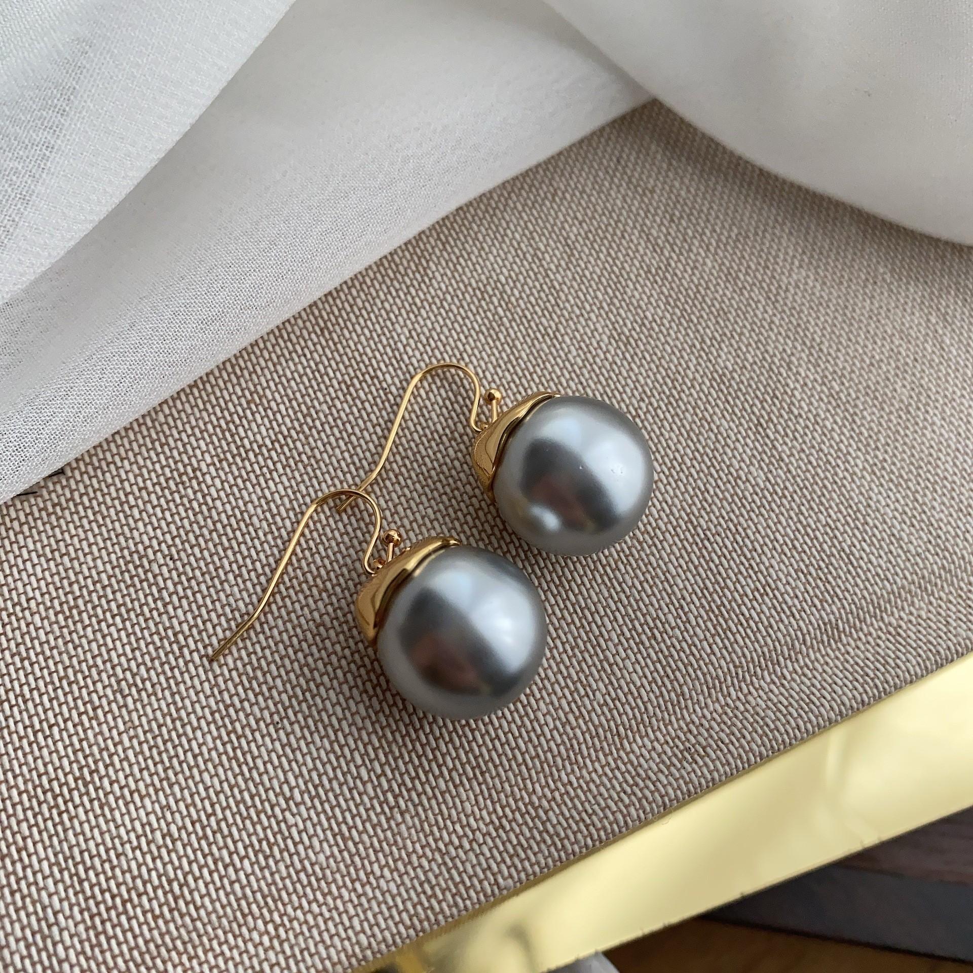 

Giant flash love broken silver pearl necklace summer white temperament neck chain light luxury niche versatile high sense collarbone chain woman