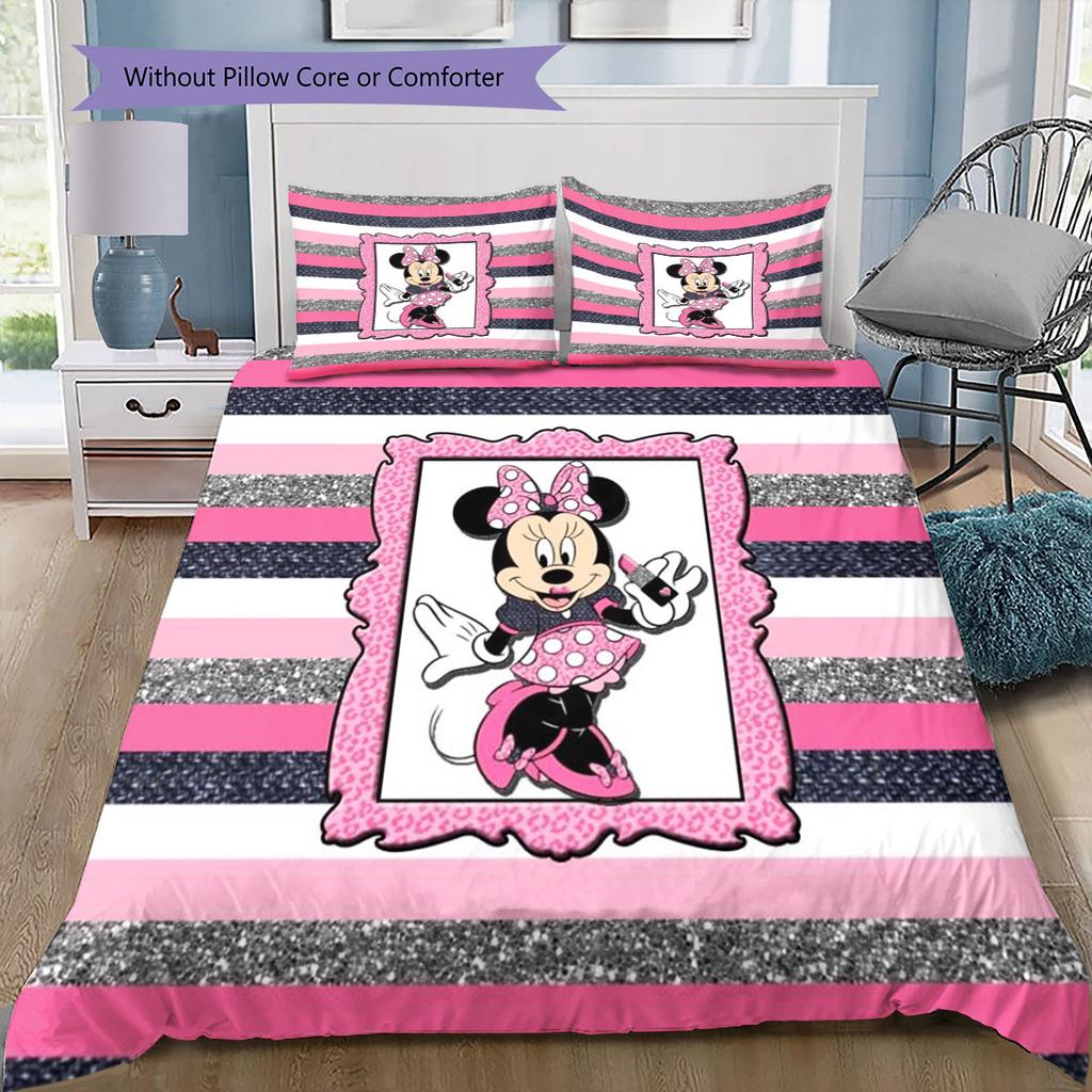 Sweet and cool Minnie Mouse themed print bedding set, warm and comfortable, the perfect choice to decorate a child's bedroom.