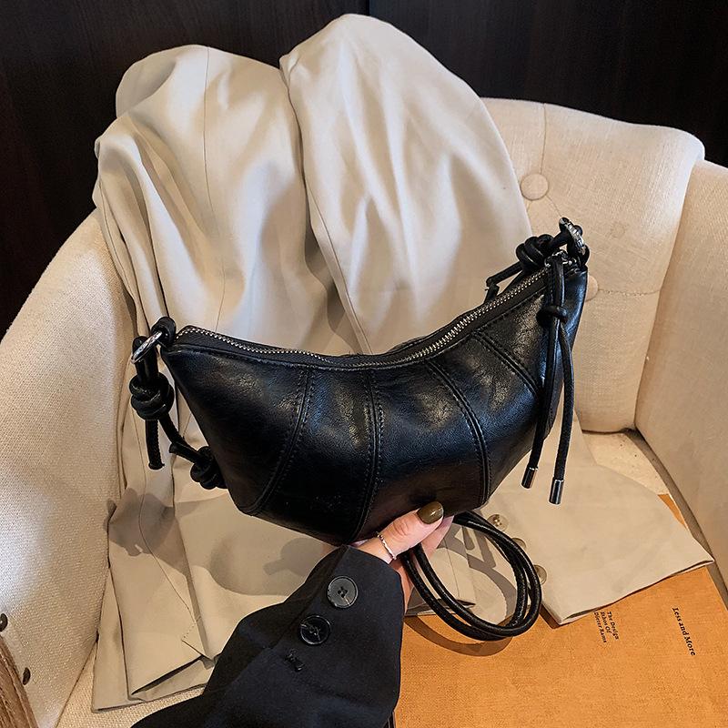 

Niche design bag women s new fashion shoulder crossbody croissant bag high-end underarm dumpling bag чёрный