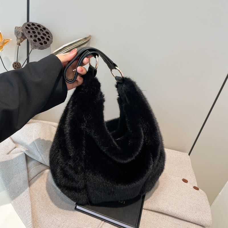 Plüsch-Teigtaschen-Tasche Teigtaschenförmige Handtasche mit großem Fassungsvermögen Weiche Pelz-Umhängetasche Warme flauschige Tragetasche für den täglichen Gebrauch Einkaufen Arbeit