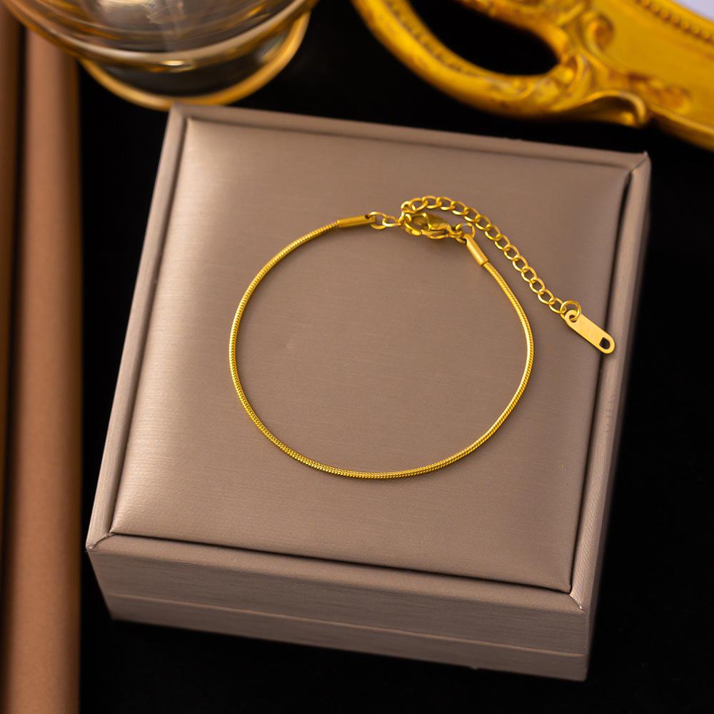 18K Gold Plated 316L Fashionable Titanium Steel Bracelets Waterproof Heart Roman Numerals Queen's Chain Link Bangles