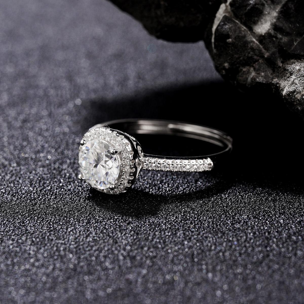 

S925 Sterling Silver One Carat Mozzarella Diamond Silver Earrings Light Luxury Small Sugar Cube Ring Set