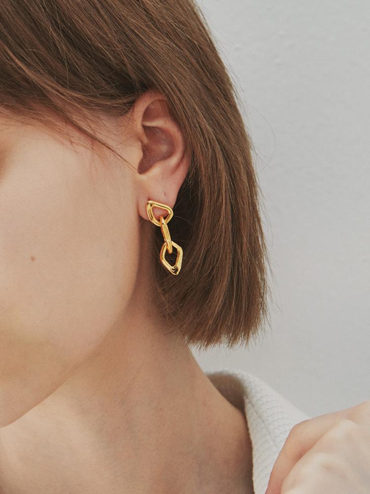 Elyona Sailors Chain Earrings