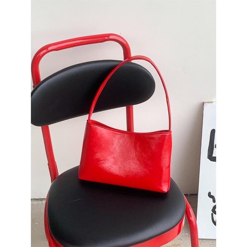 

Красная маленькая сумочка, новая модная маленькая квадратная сумка, простая и универсальная для мобильного телефона, нишевый стиль, сумка подмышку для женщин красный