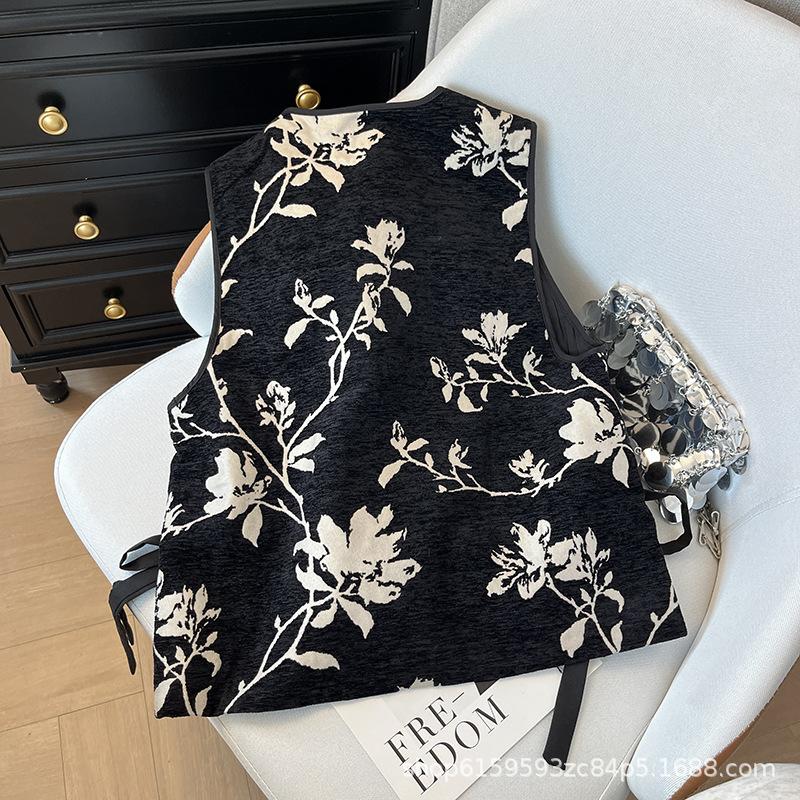 2025 early spring outside the city of Gusu, new product temperament, retro and advanced sense, jade buckle, placket and flower vest