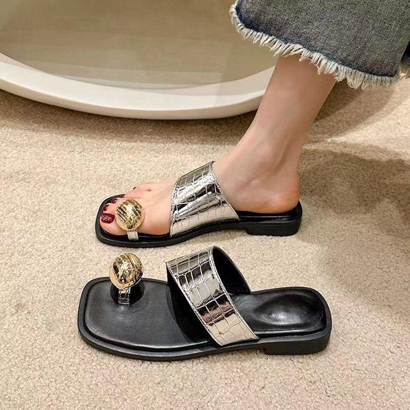 Korean Version of Low-heeled Toe Pinch Flip-flops Shoes Women's 2025 Summer New Simple and Lightweight Casual Square Head Cool Slippers
