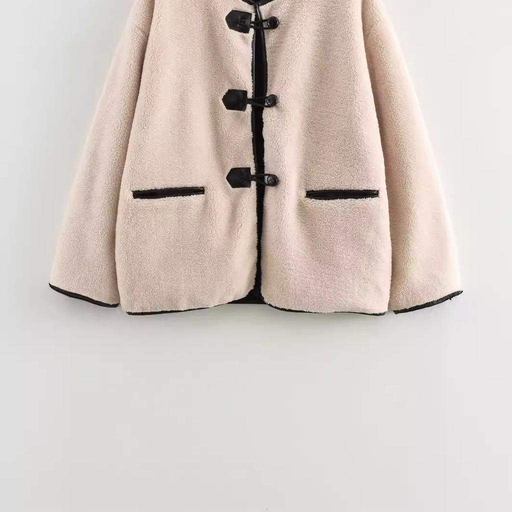Early Spring New Solid Color Retro Lamb Wool Round Neck Buckle Decorative Fur Integrated Short Coat