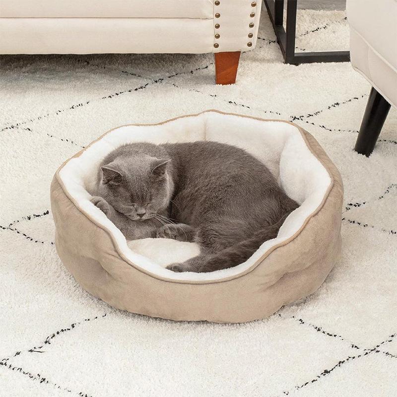 Cozy Winter Round Pet Bed - Machine Washable for Cats and Small Dogs