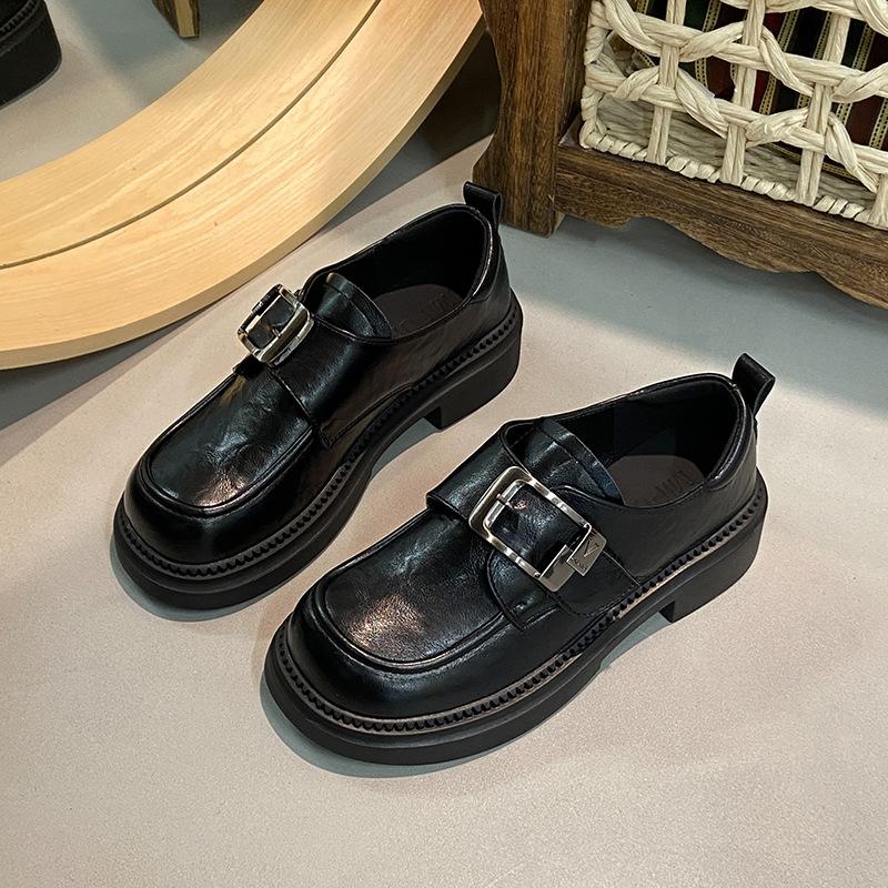 

Platform small leather shoes women s 2025 spring new versatile commuter loafers retro British style black JK single shoes 35