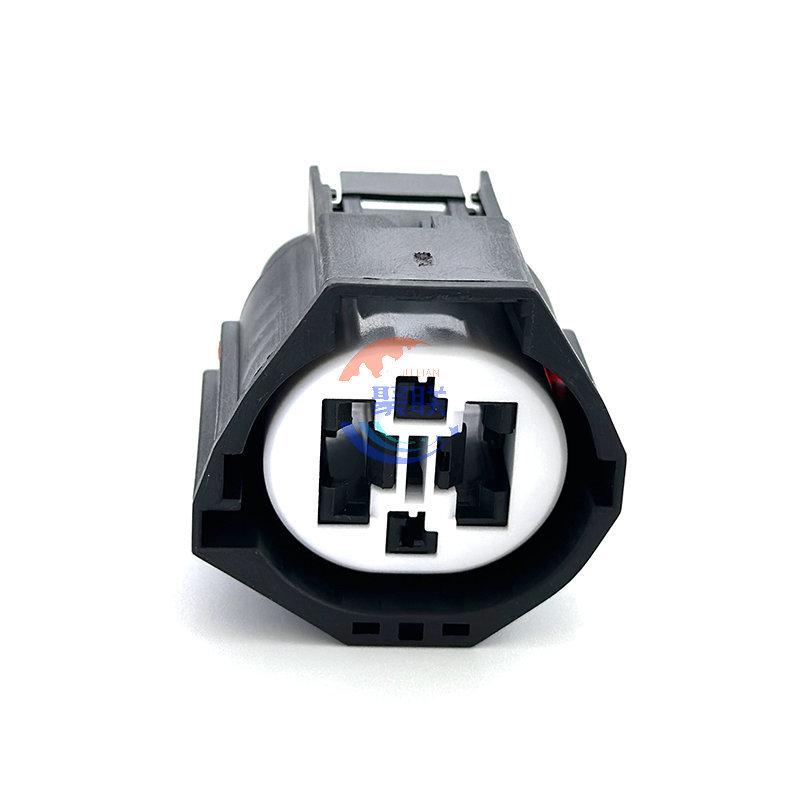 4-Pin Black Domestic Car Wiring Harness Connector Plug with Terminals (7283-8497-30)