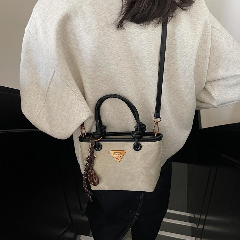 New product hot sale fashionable retro high texture women's hand bucket bag versatile commuter casual messenger bag