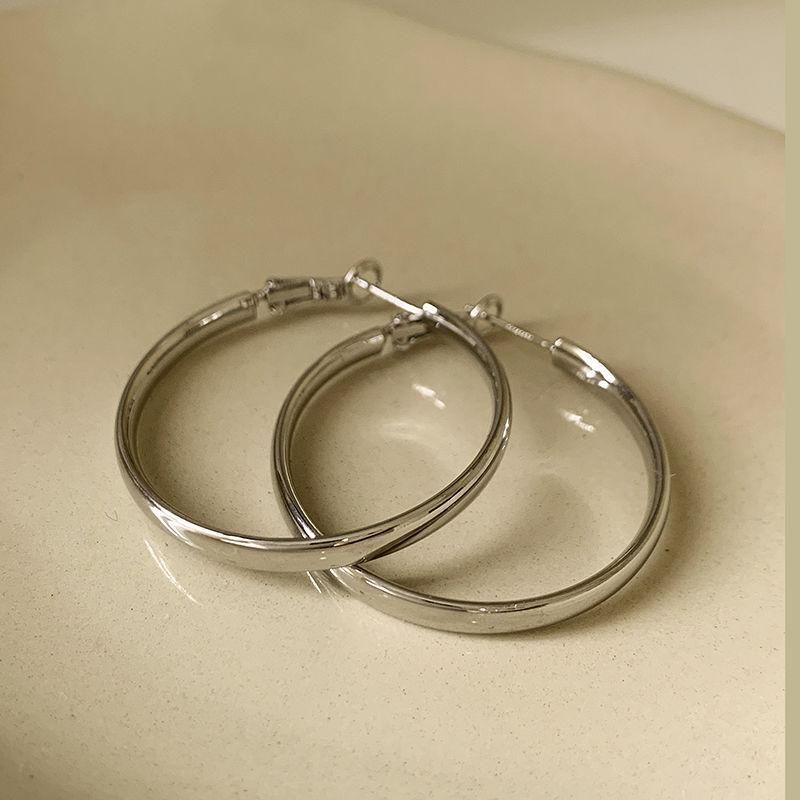 Cold wind Irregularly distorted earrings Women's unique earrings New popular high-end French circle earrings