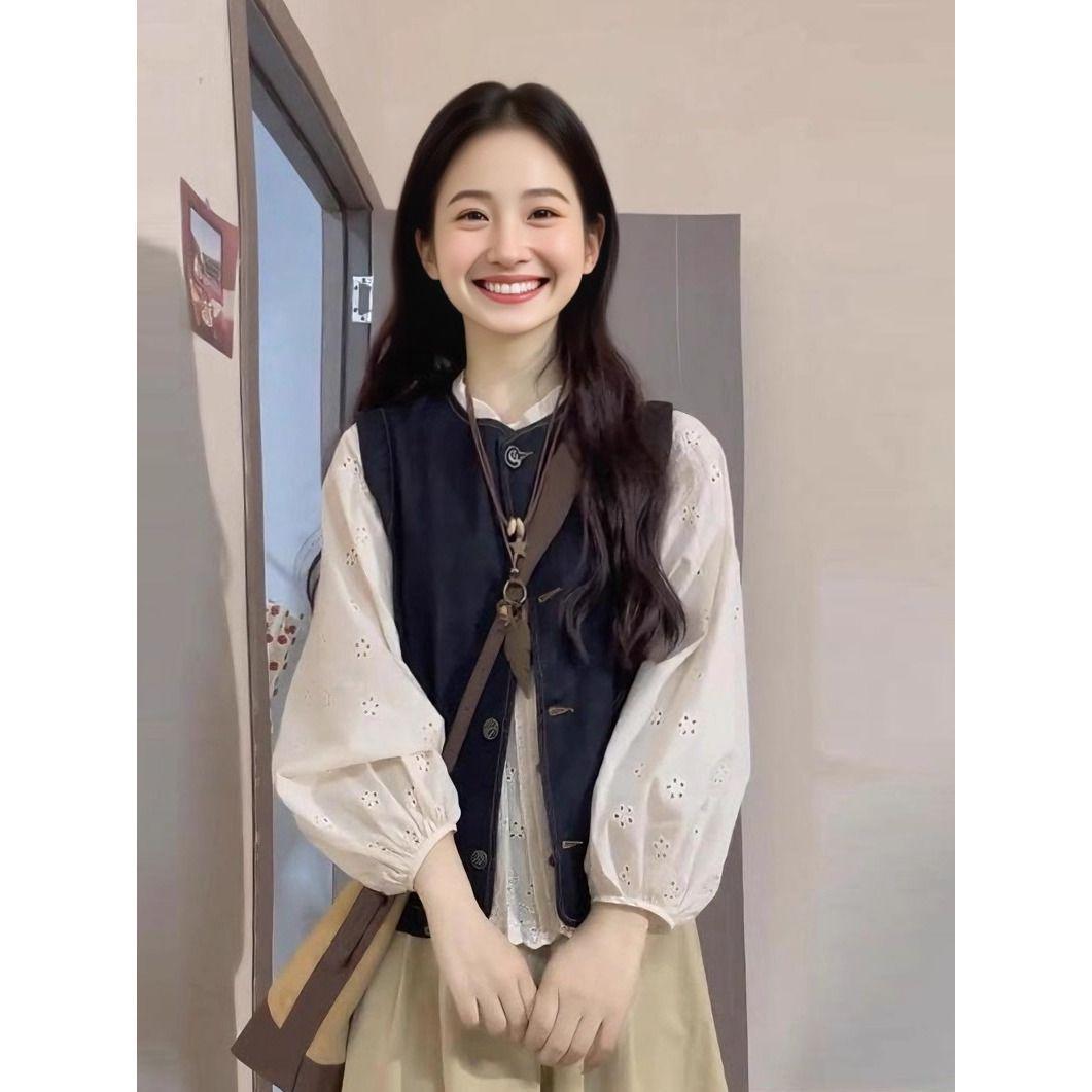 

Women s Retro Autumn Set: Loose Denim Vest, Round-Neck Shirt, and Skirt Trio. Small